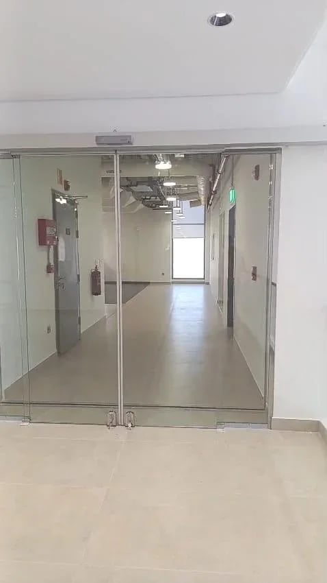 باب زجاجي أوتوماتيكي: ممر داخلي
